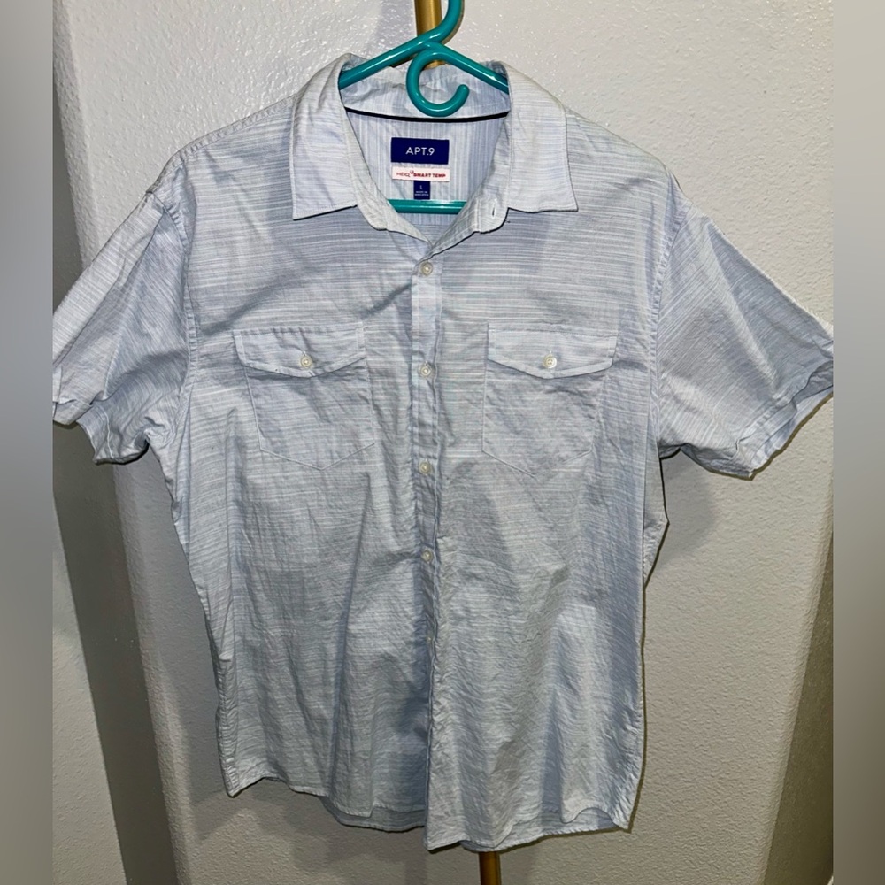 Apt. 9 Men's Light Blue Button-up short sleeve shirt. Size Large